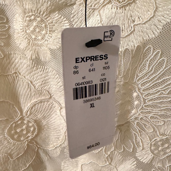 Express Embroidered Tank - Picture 4 of 4